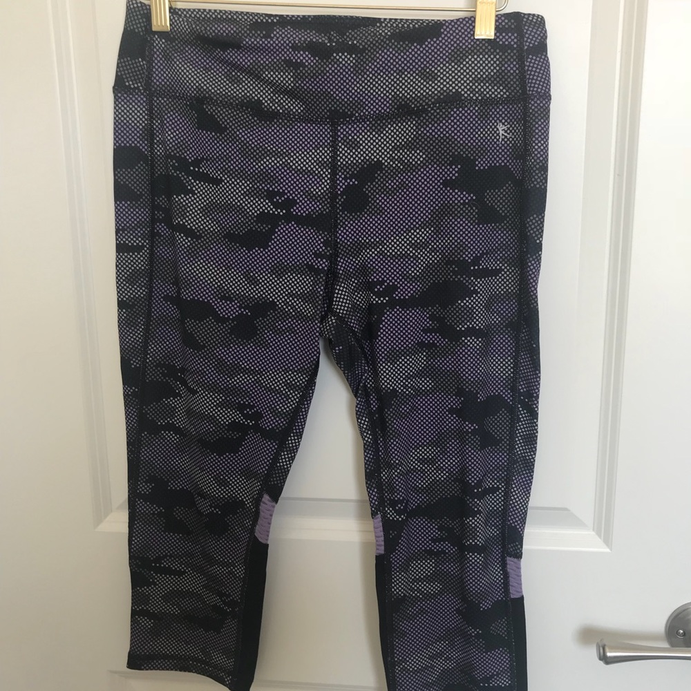 PURPLE AND BLACK CAMO CROP LEGGINGS!